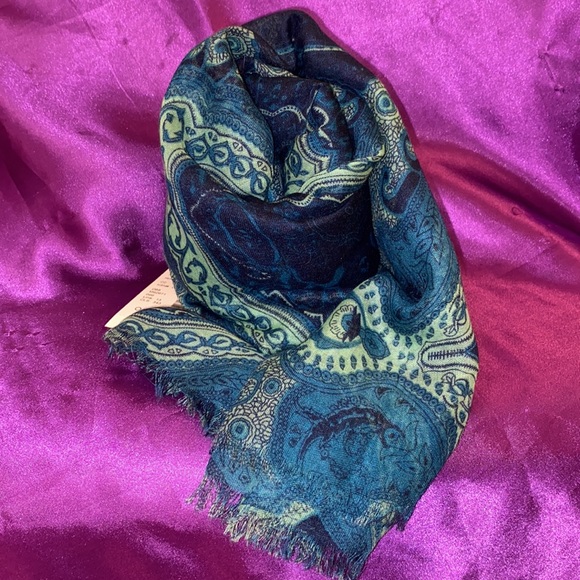 Scarf NWT - Picture 2 of 5